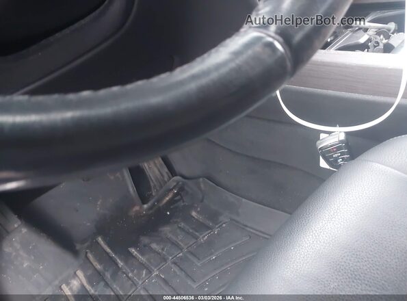 5UXKR0C3XH0V73826 2017 BMW X5 Серебряный Вид панели приборов