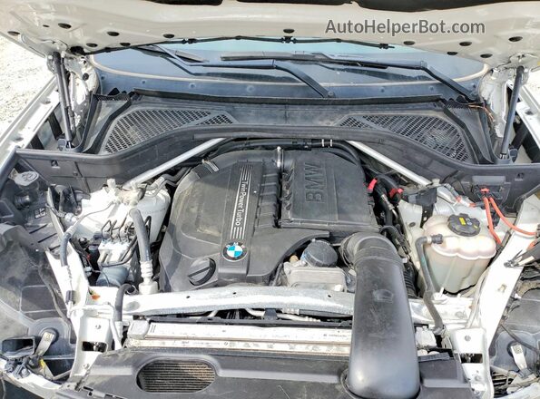 5UXKU0C52K0S97665 2019 BMW X6 White Vista del compartimento del motor