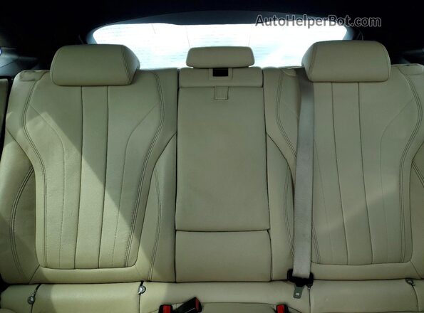 5UXKU0C52K0S97665 2019 BMW X6 White Vista de los asientos traseros