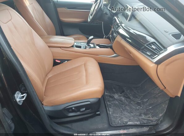 5UXKU2C37H0X46910 2017 BMW X6 Черный Вид салона спереди