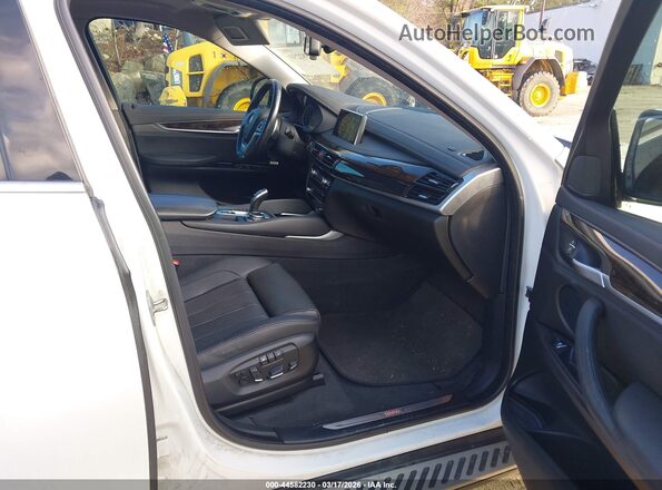 5UXKU2C57G0N79142 2016 BMW X6 White Вид салону спереду