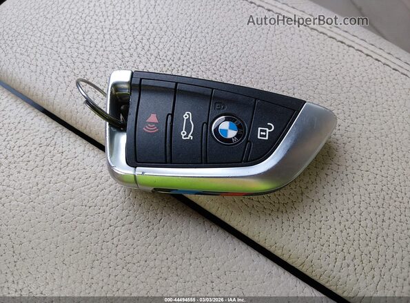 5UXKU6C31H0W38399 2017 BMW X6 Красный Вид панели приборов