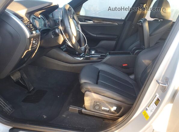 5UXTR7C54KLR44547 2019 BMW X3 Серебряный Вид салона спереди