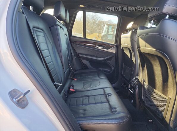 5UXTR7C56KLE93723 2019 BMW X3 Белый Вид задней части салона