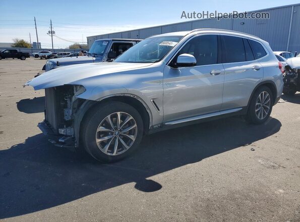 5UXTR7C56KLF25165 2019 BMW X3 Серебряный Передняя левая четверть