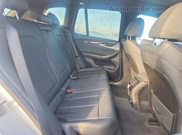 5UXTR7C58KLR48018 2019 BMW X3 White Вид задньої частини салону