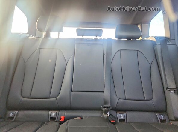 5UXTR7C58KLR48018 2019 BMW X3 White Вид задніх сидінь