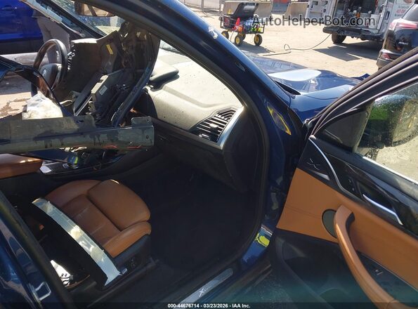 5UXTR9C51KLE14132 2019 BMW X3 Синий Вид салона спереди