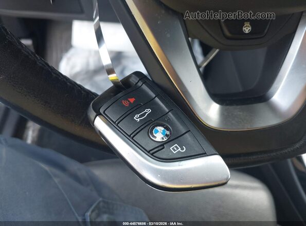 5UXTR9C51KLE18388 2019 BMW X3 Белый Вид панели приборов