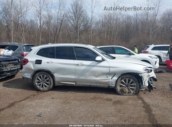5UXTR9C51KLE18388 2019 BMW X3 Белый Вид задней части салона