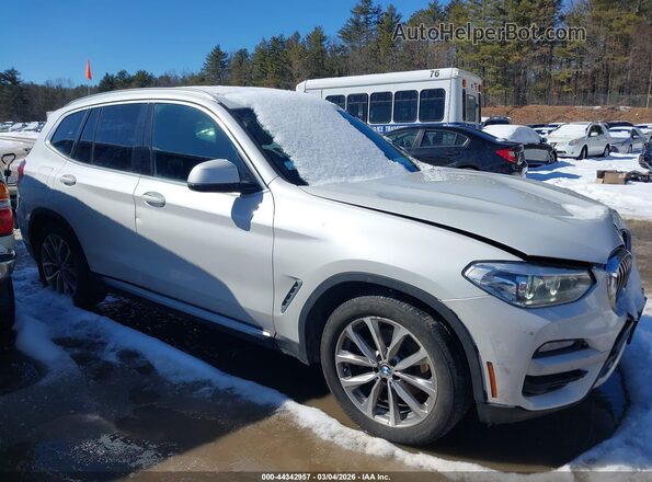 5UXTR9C52KLE14902 2019 BMW X3 White Вид задньої частини салону
