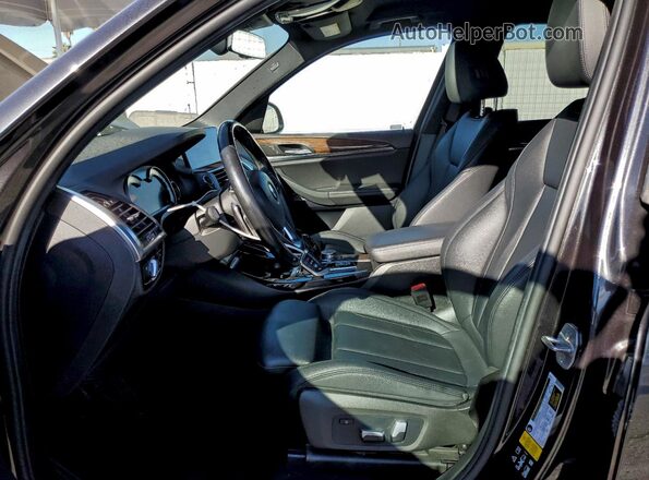 5UXTR9C53JLD64106 2018 BMW X3 Черный Вид салона спереди