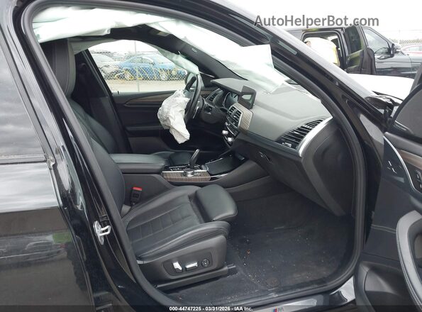 5UXTR9C55JLD74670 2018 BMW X3 Черный Вид салона спереди