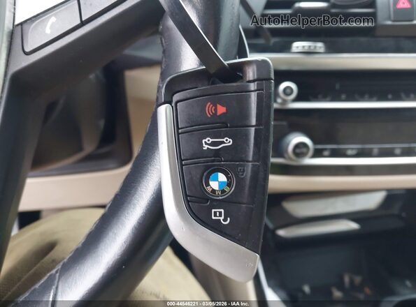 5UXTR9C56JLC79874 2018 BMW X3 Белый Вид панели приборов