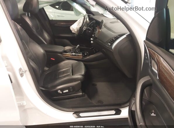 5UXTR9C56KLP89639 2019 BMW X3 White Вид салону спереду
