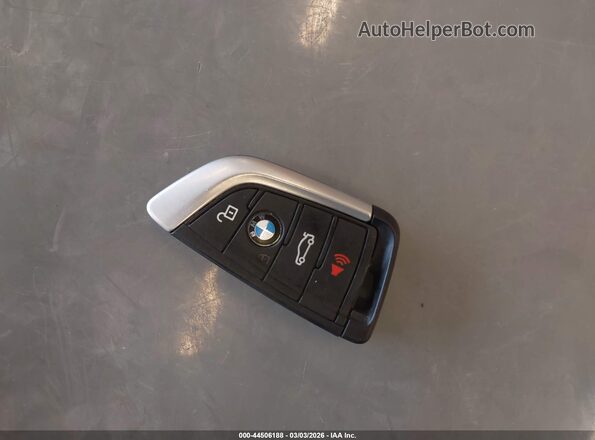 5UXTR9C56KLP89639 2019 BMW X3 White Вид панелі приладів