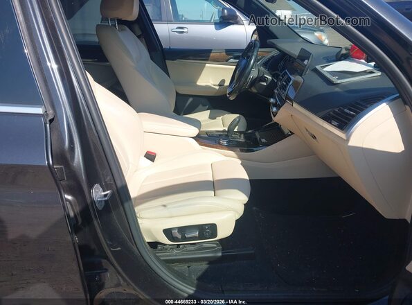 5UXTR9C59JLD74445 2018 BMW X3 Black Widok wnętrza z przodu