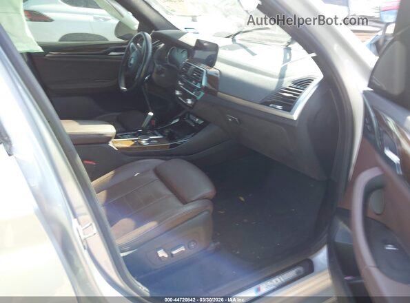 5UXTS3C57K0Z06549 2019 BMW X3 Серебряный Вид салона спереди