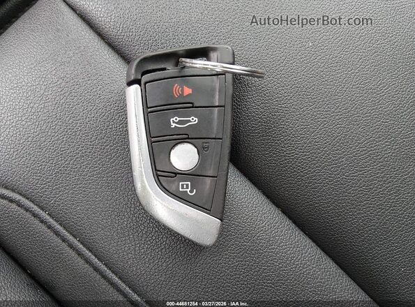 5UXTY3C00L9B63915 2020 BMW X3 Белый Вид панели приборов