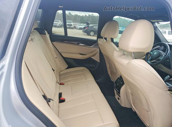 5UXTY3C05LLU72540 2020 BMW X3 Silver Widok wnętrza z tyłu