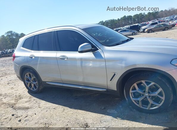 5UXTY3C0XLLU70783 2020 BMW X3 Silver Widok wnętrza z tyłu