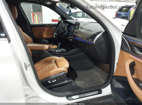 5UXTY5C04M9F68642 2021 BMW X3 Белый Вид салона спереди