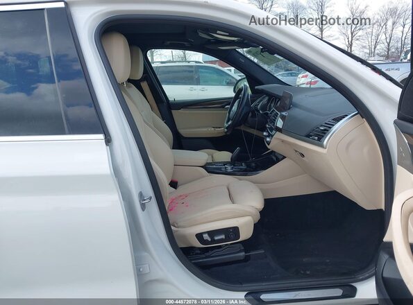 5UXTY5C09M9F95982 2021 BMW X3 Белый Вид салона спереди