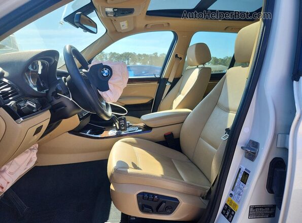 5UXWX9C57G0D77678 2016 BMW X3 Белый Вид салона спереди