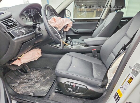 5UXWX9C57H0T06575 2017 BMW X3 Белый Вид салона спереди