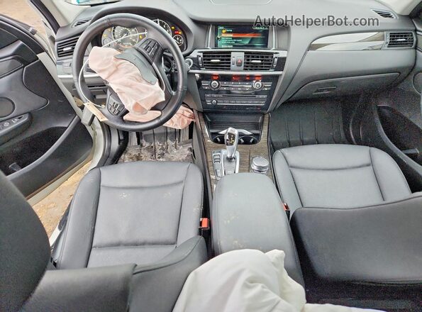 5UXWX9C57H0T06575 2017 BMW X3 Белый Вид панели приборов