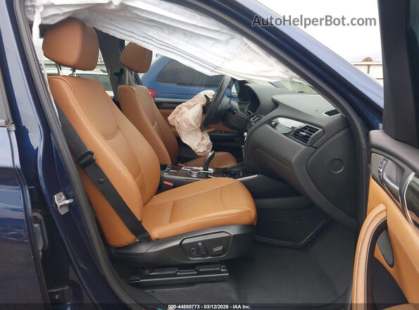 5UXWX9C5XG0D84074 2016 BMW X3 Синий Вид салона спереди