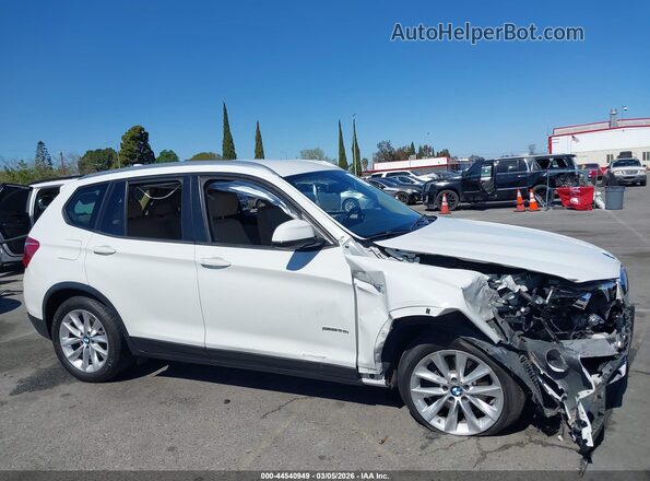 5UXWZ7C39H0V90725 2017 BMW X3 Белый Вид задней части салона