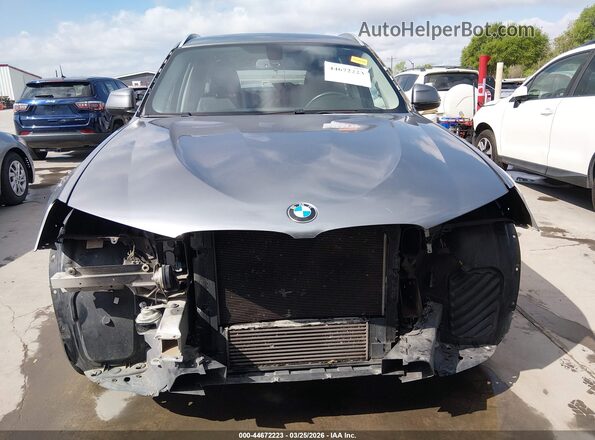 5UXWZ7C3XH0X41538 2017 BMW X3 Gray Widok wnętrza z tyłu