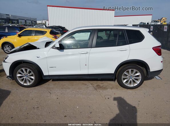 5UXWZ7C5XG0R32991 2016 BMW X3 Белый Вид задней части салона