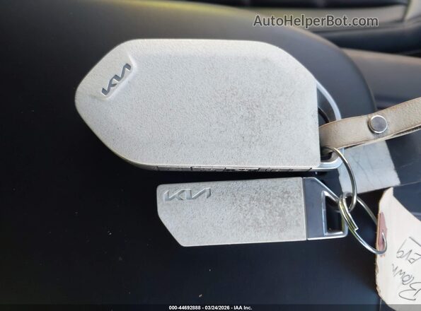 5XYADFS5XTG015866 2026 KIA EV9 Серый Вид панели приборов