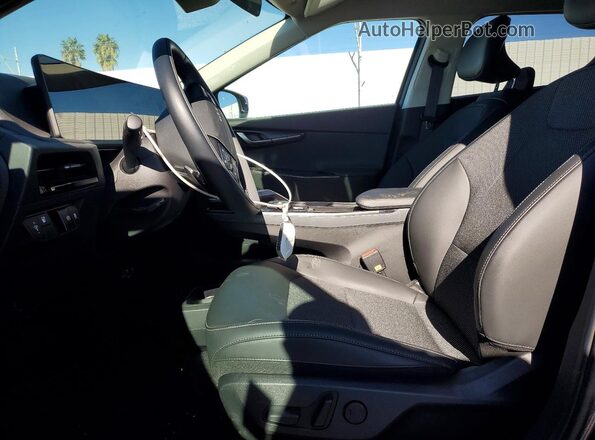 5XYC34JB2SG009307 2025 KIA EV6 Серебряный Вид салона спереди