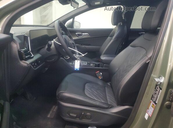 5XYK6CDF4SG234355 2025 KIA SPORTAGE Зеленый Вид салона спереди