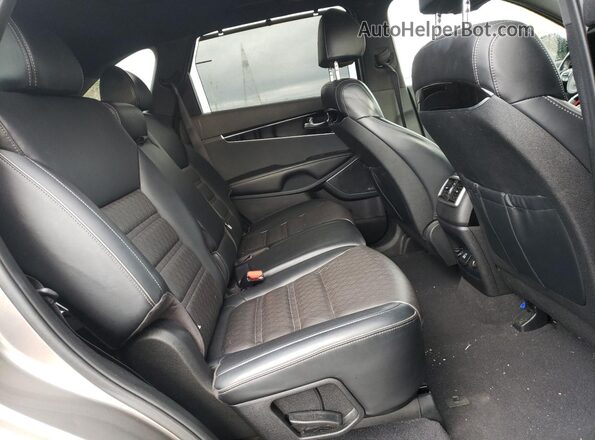 5XYPKDA51JG375174 2018 KIA SORENTO Серый Вид задней части салона