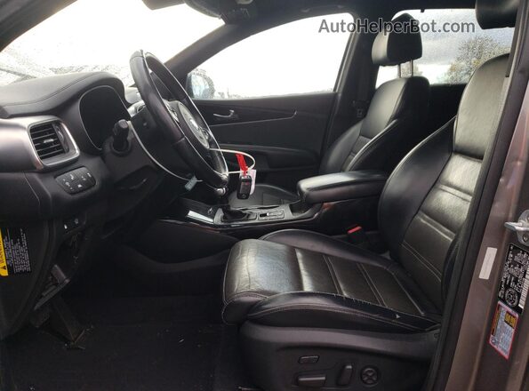 5XYPKDA51JG375174 2018 KIA SORENTO Серый Вид салона спереди