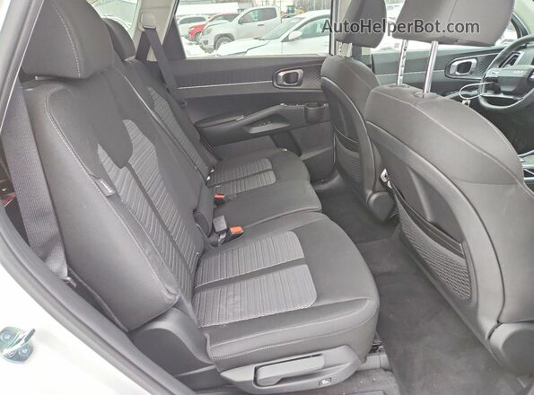 5XYRG4JC1TG410145 2026 KIA SORENTO White Widok wnętrza z tyłu