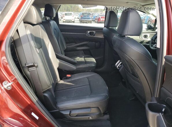 5XYRK4JF8RG255739 2024 KIA SORENTO Maroon Widok wnętrza z tyłu