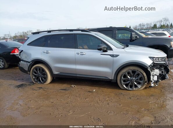 5XYRKDLF3MG040663 2021 KIA SORENTO Silver Widok wnętrza z tyłu