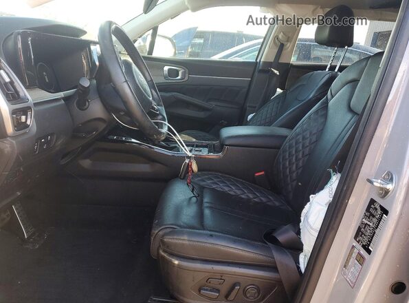 5XYRKDLF5NG111413 2022 KIA SORENTO Silver Front interior view