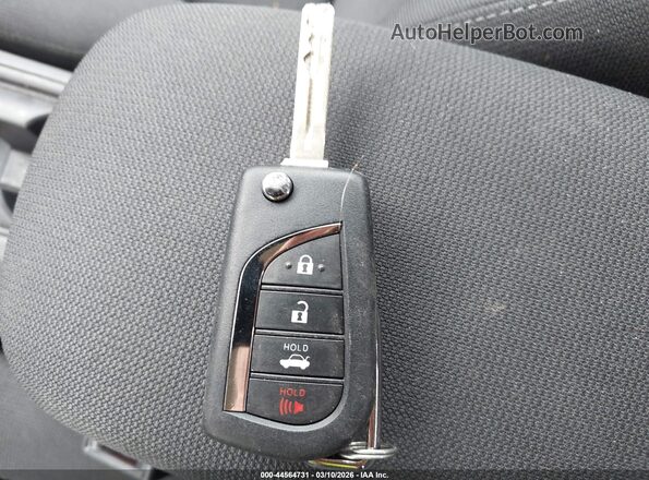 5YFB4MDE4TP406741 2026 TOYOTA LL Красный Вид панели приборов