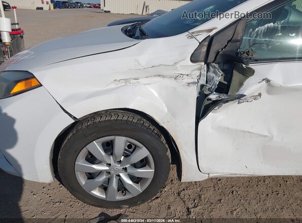 5YFBURHE4GP546771 2016 TOYOTA LL White Front view
