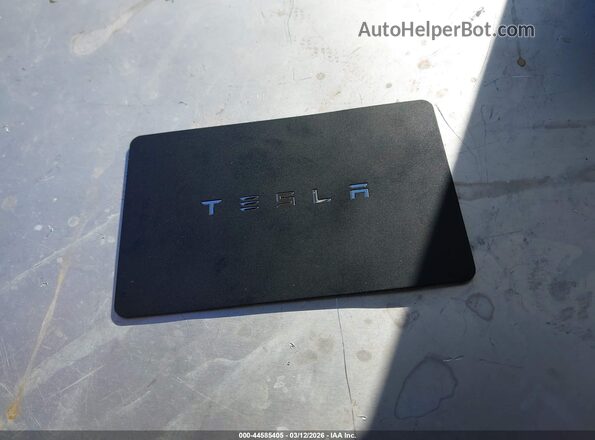 5YJ3E1EA2JF044123 2018 TESLA MODEL 3 Серебряный Вид панели приборов