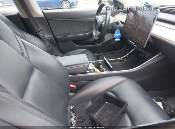 5YJ3E1EA2KF397785 2019 TESLA MODEL 3 Black Widok wnętrza z przodu