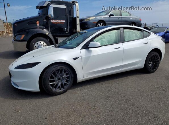 5YJ3E1EA9TF134792 2026 TESLA MODEL Белый Передняя левая четверть