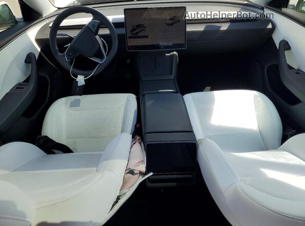 5YJ3E1EA9TF134792 2026 TESLA MODEL Белый Вид панели приборов