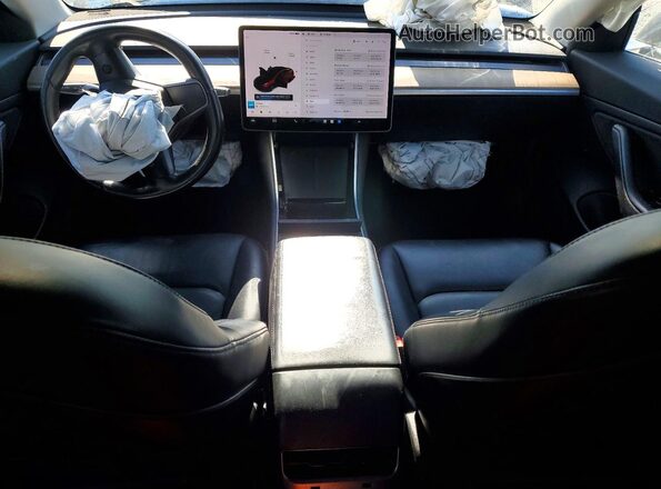 5YJ3E1EB0JF066047 2018 TESLA MODEL Серый Вид панели приборов